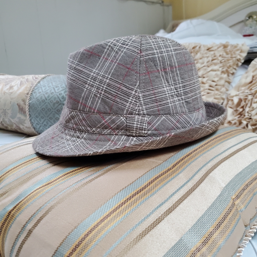 Woman's hat